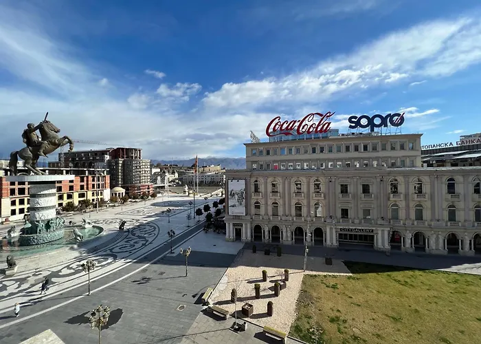 & Heart Main Square Üsküp